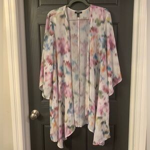 Torrid white multi colour kimono size 1, or 14/16